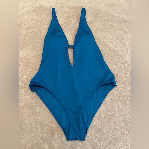 Victoria’s Secret 1 Piece V Plunge Swimsuit Sz L NWOT - Picture 1 of 9
